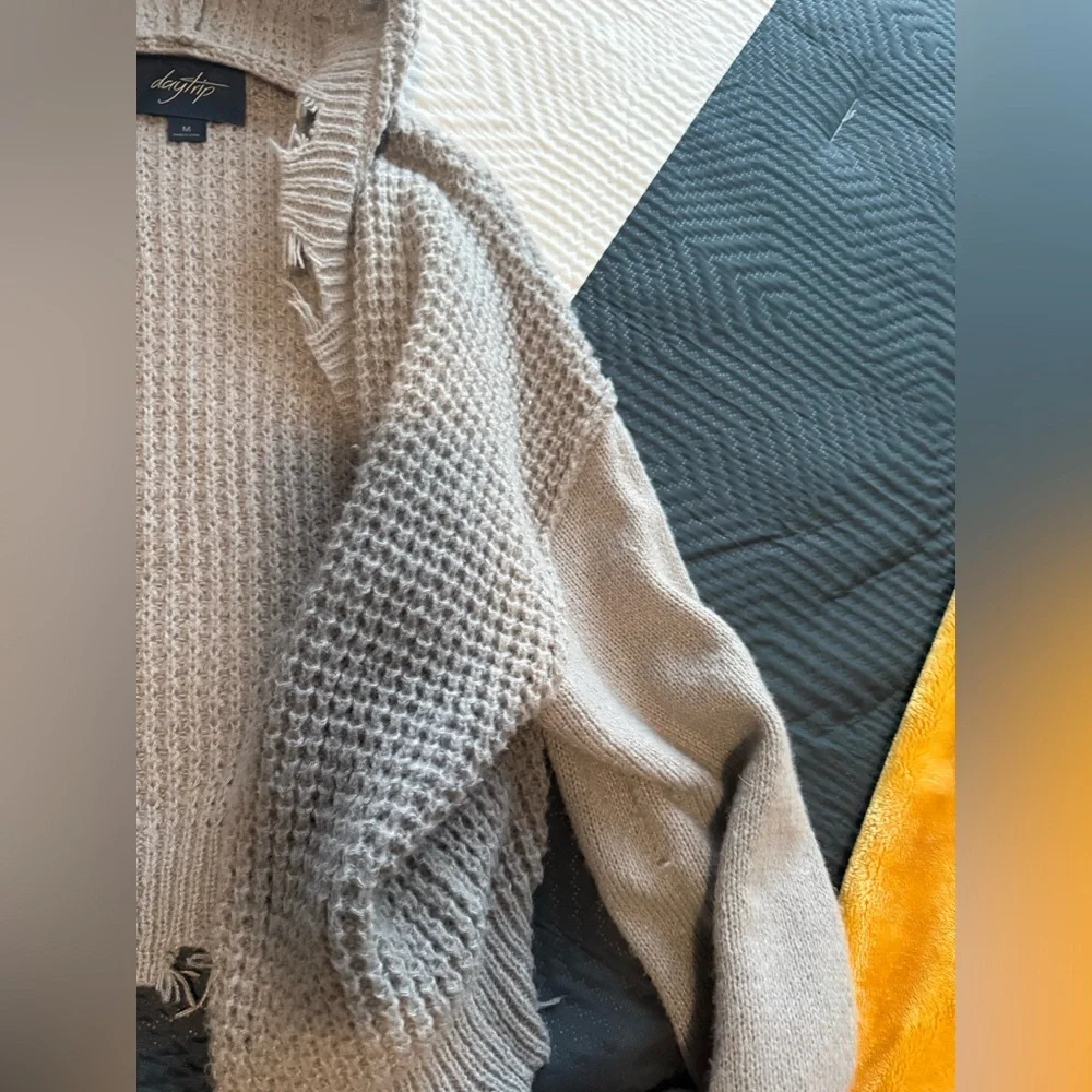 Daytrip gray Hooded Cardigan - Picture 7 of 7